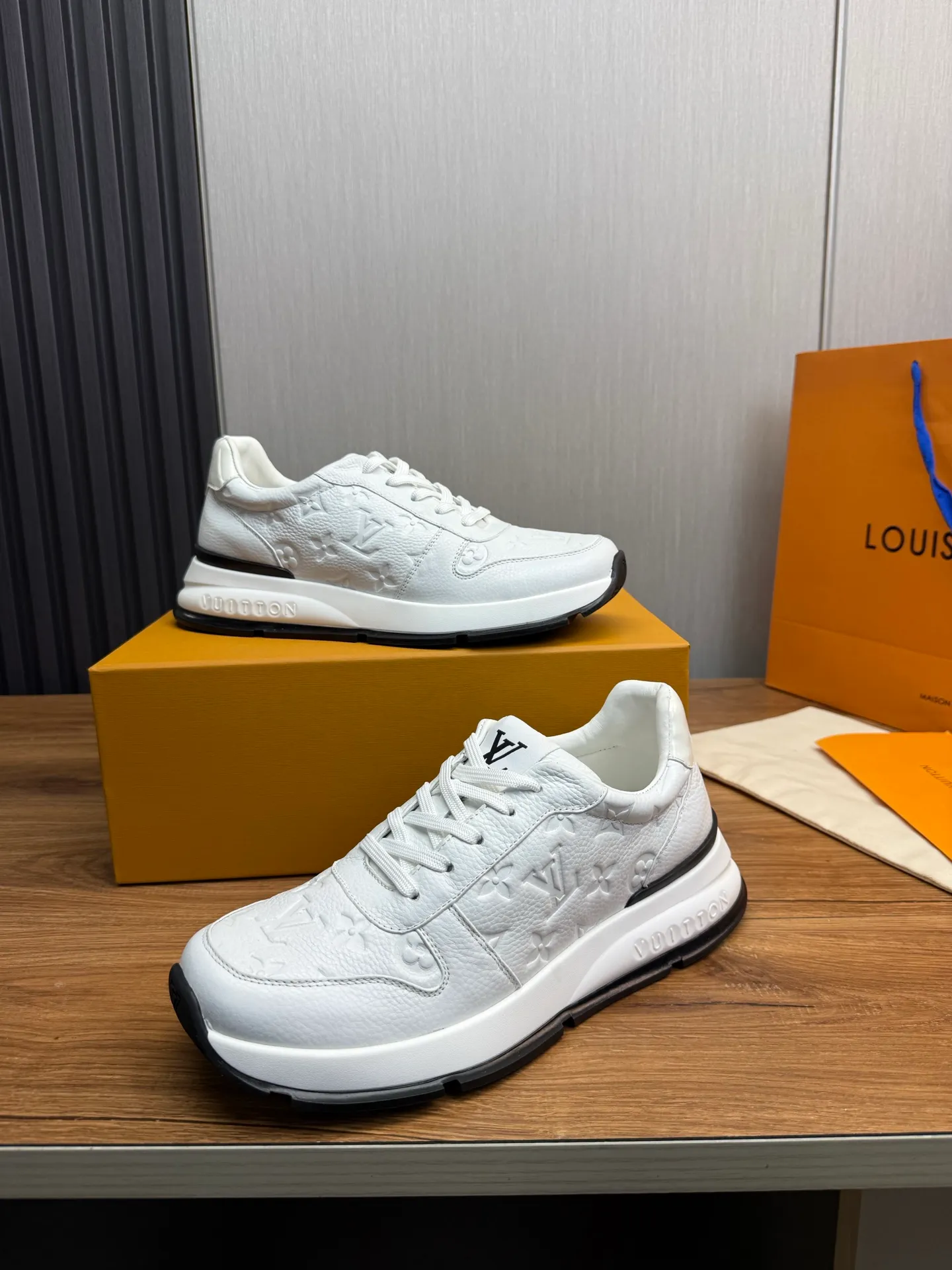 Men's men's shoes 💰840💰 LOUIS VUITTON [Luden Yiwei] The new trendy Lv is on the market 🎁, casual and fashionable men's shoes 👟Original 1:1 shipment✅ The upper is made of imported brand leather + cowhide lining, the original wear-resistant rubber outsole, the version is simple and elegant, exclusive for trendy men. 38-44 (customized at 38.45)